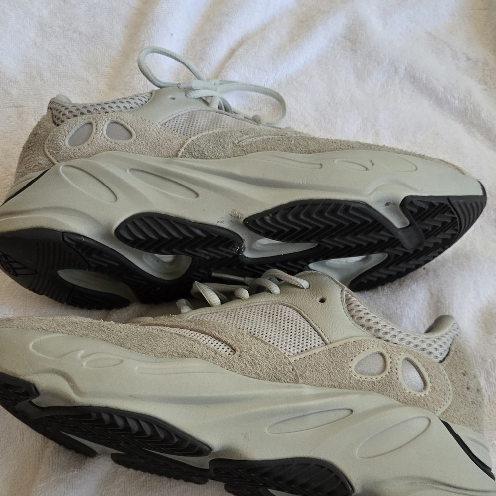Yeezy Boost 700